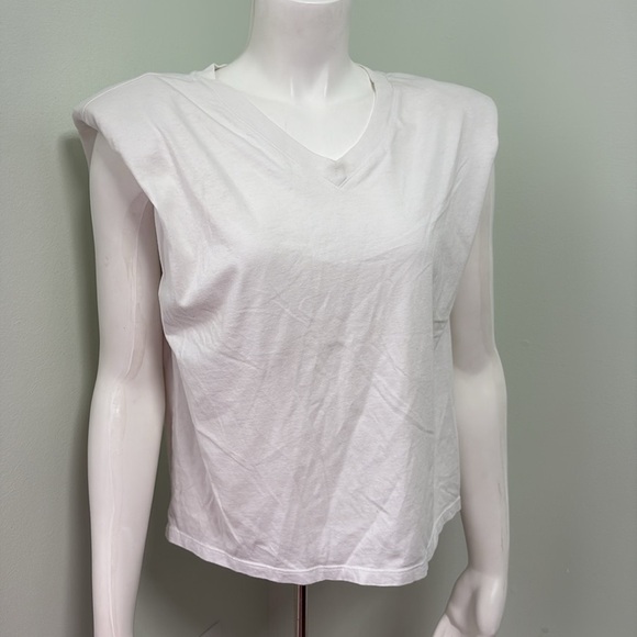 Aritzia Babaton Cropped Padded Shoulder V Neck Muscle Tee in White XS - Picture 3 of 7